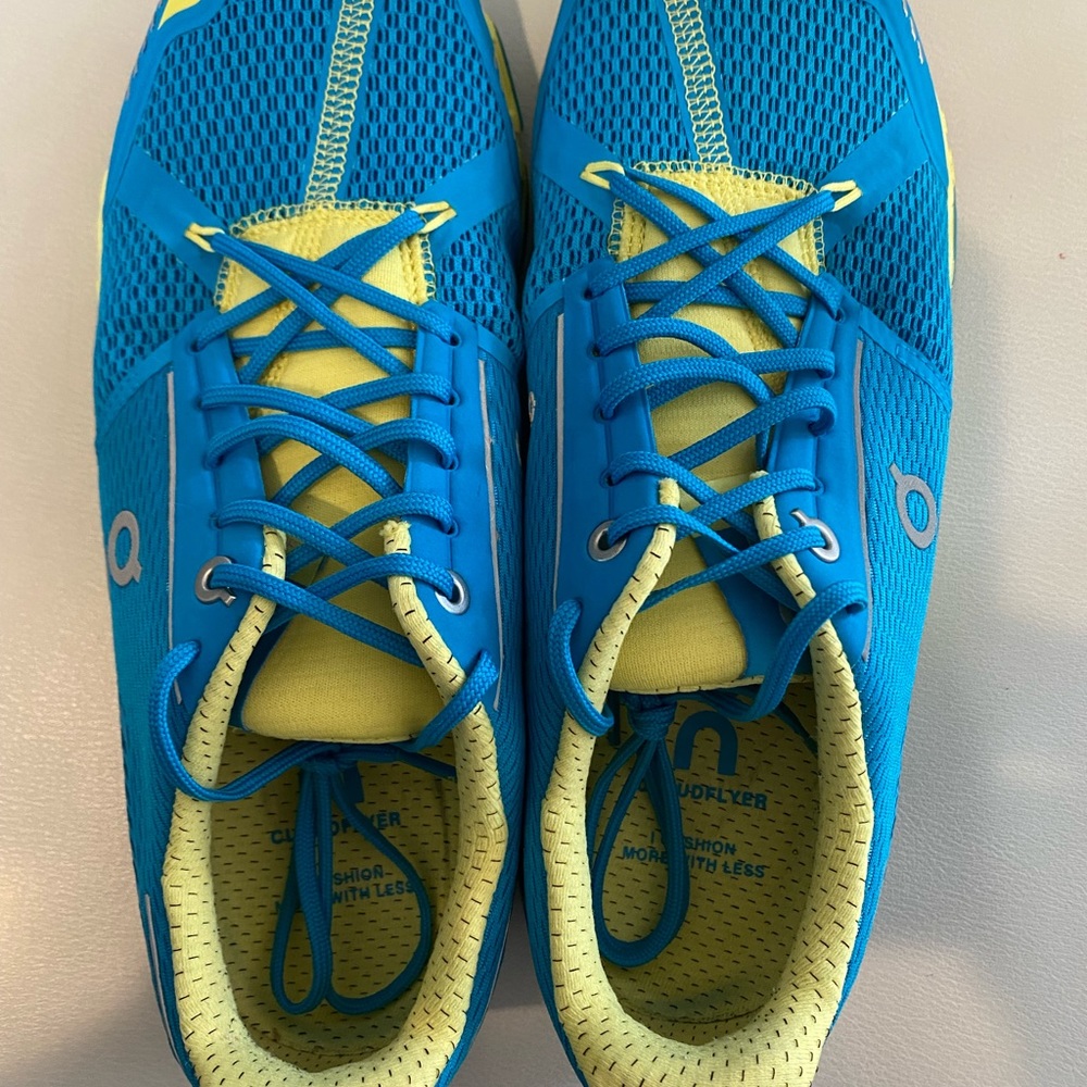 ON Cloud Cloudflyer  Running Shoes  Womens 9